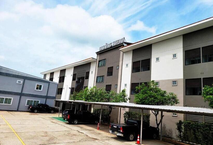 בית מלון כפרי Thanaphat Place