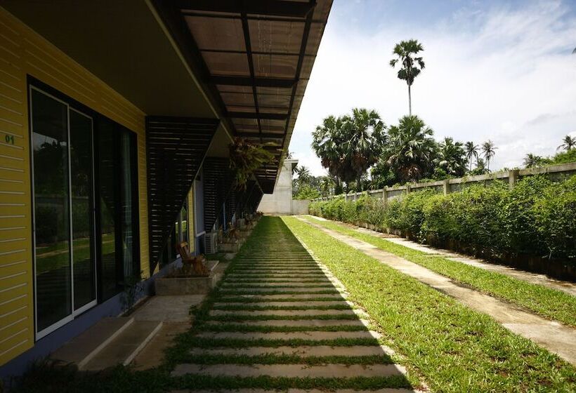 هتل Wangthong Beach Resort