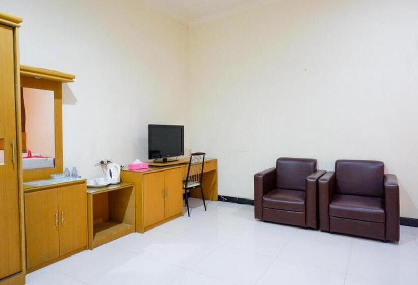 پانسیون Reddoorz Near Monumen Habibi Ainun