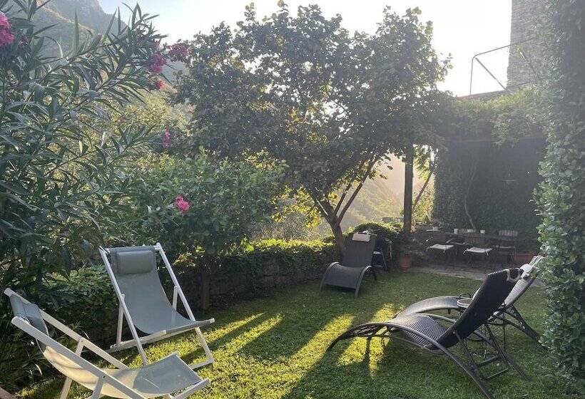 레지던스 Stunning Medieval Mountain Retreat With Pool