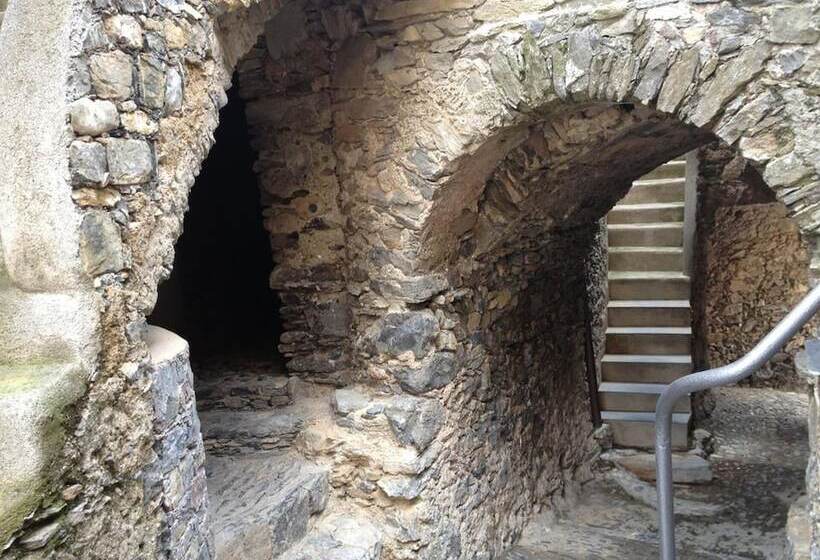 레지던스 Stunning Medieval Mountain Retreat With Pool