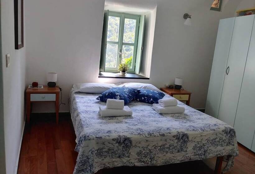 레지던스 Stunning Medieval Mountain Retreat With Pool