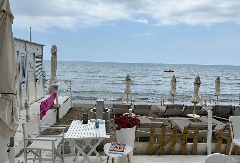 레지던스 Stunning Medieval Mountain Retreat With Pool