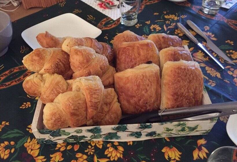 ベッドアンドブレックファースト Chambres Ambroisie