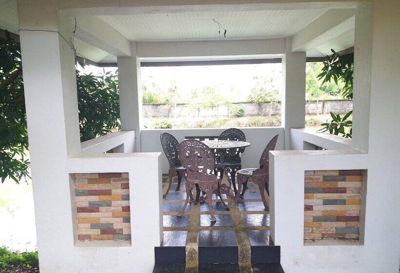 בית מלון כפרי Chortip Resort