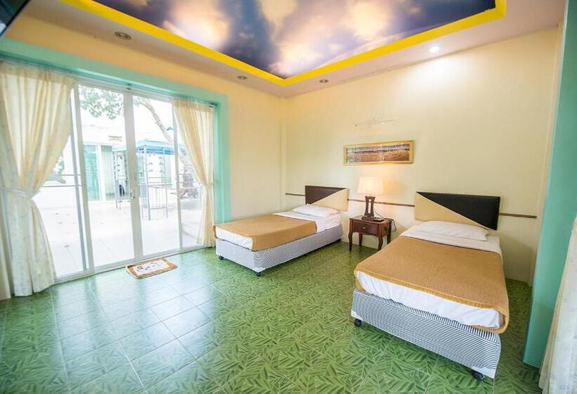 هتل Poomvarin Resort