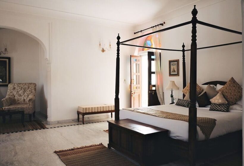 فندق Talabgaon Castle