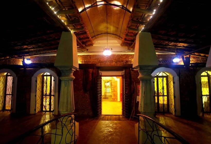 Saraya Art Cafe B&b
