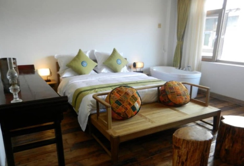 Chuxiong Courtyard China Theme Hostel