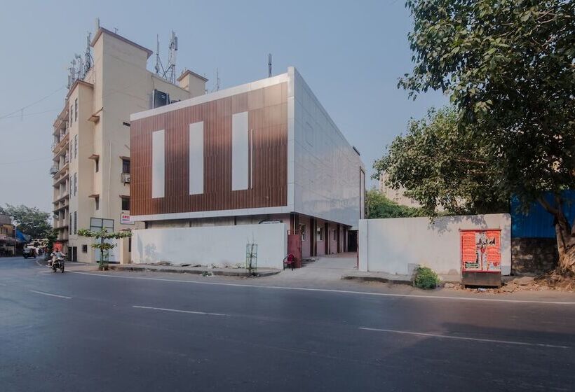 Отель D69 Residency By Oyo Rooms