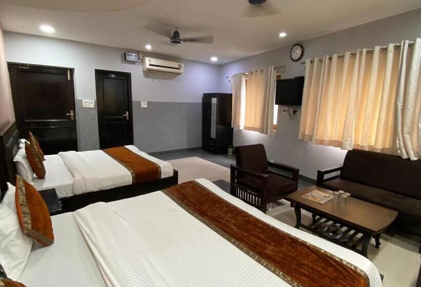 בית מלון כפרי Dev Palace By Wb Inn