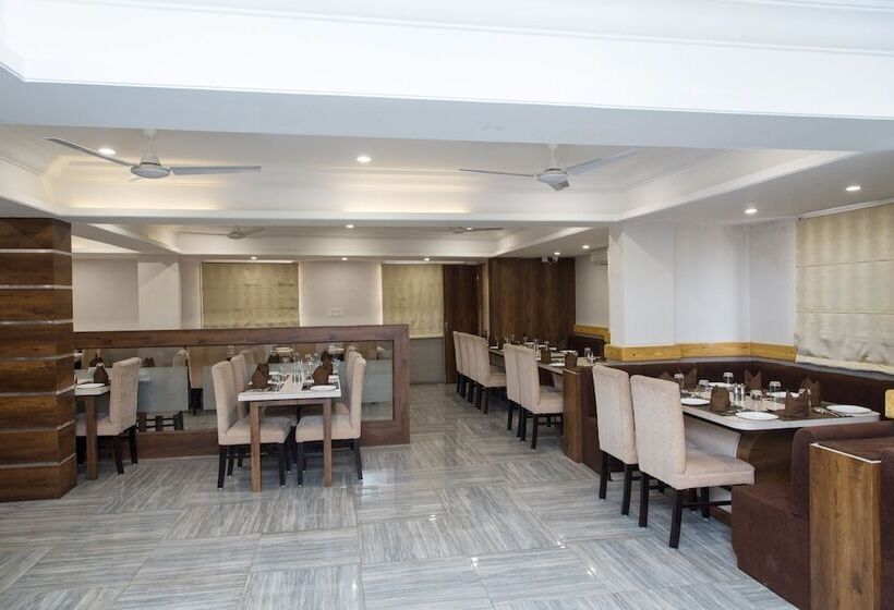 فندق Divine Inn By Oyo Rooms
