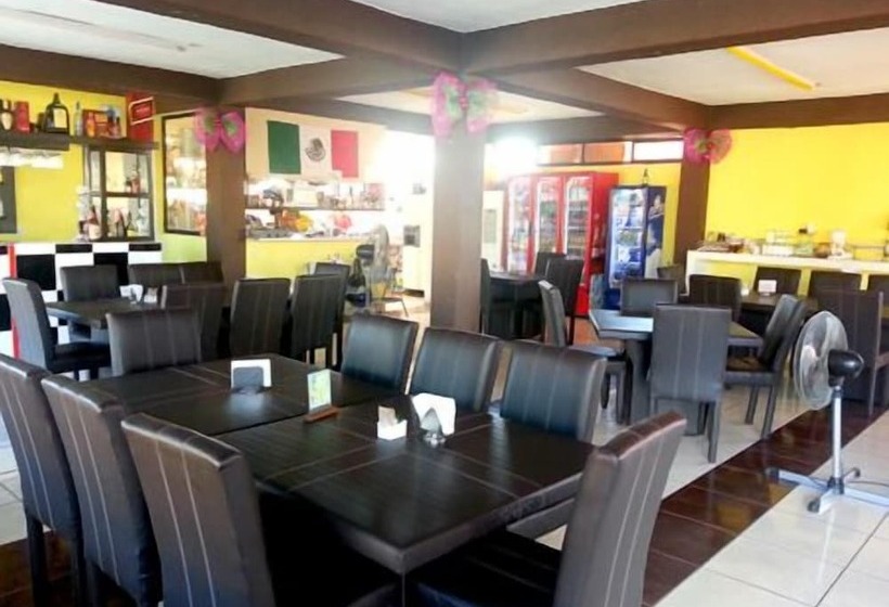 בית מלון כפרי Fiesta Nueva Italia Inn