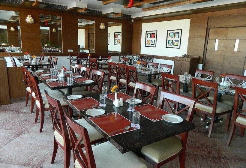 فندق Keshav Clarks Inn