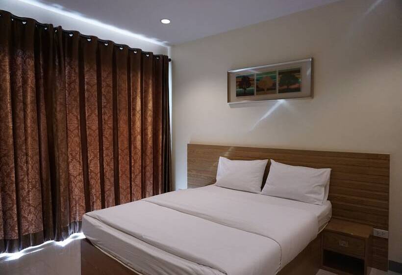 هتل Lew Residence