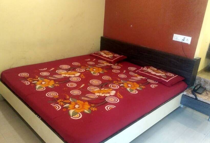 호텔 Om Sai Chattra Icon Residency