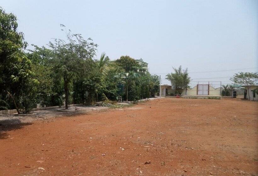 호텔 Om Sai Chattra Icon Residency