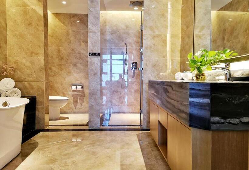 فندق Ramada Plaza By Wyndham Dongxing City Center