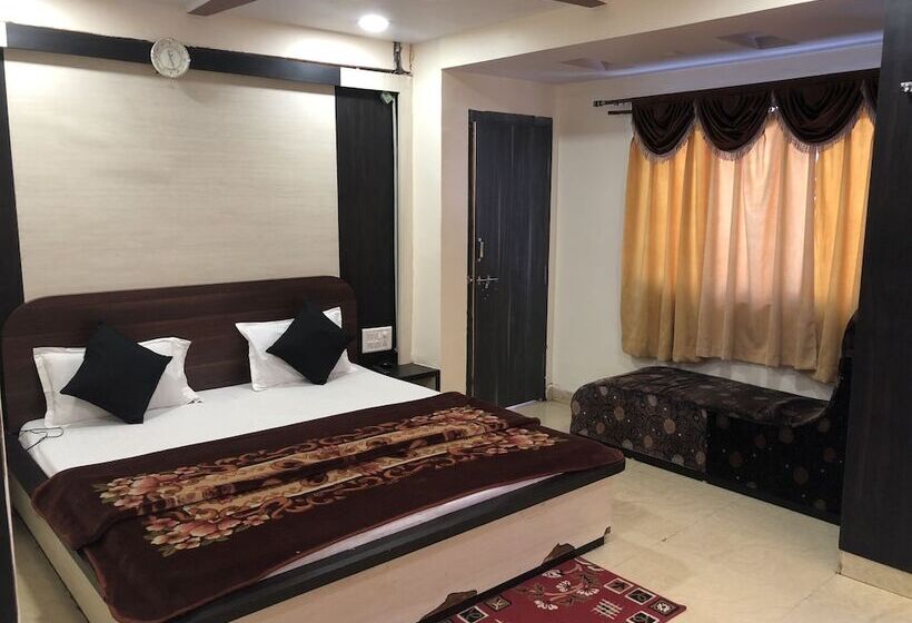 Отель Satpura Safari