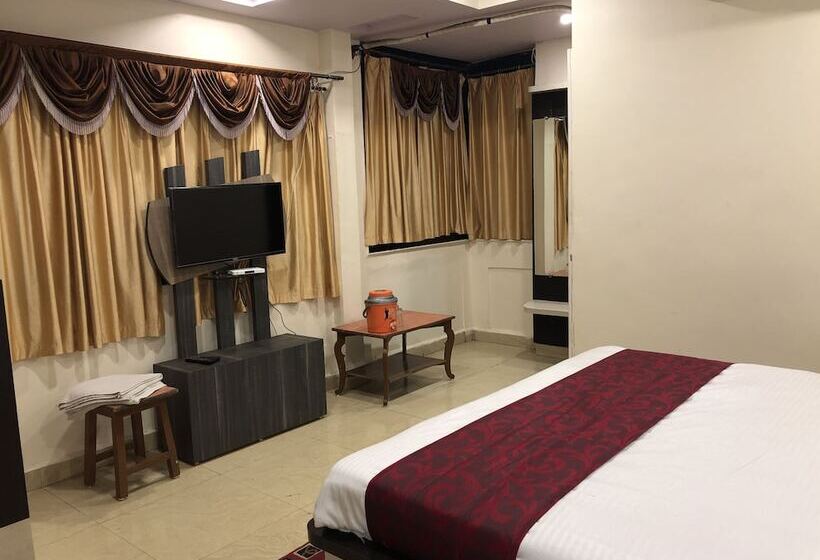 Отель Satpura Safari