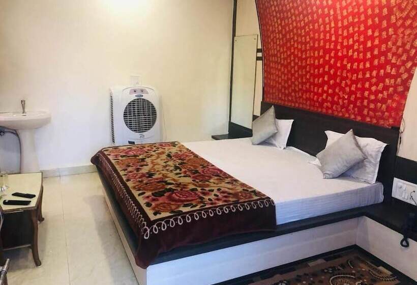 Отель Satpura Safari