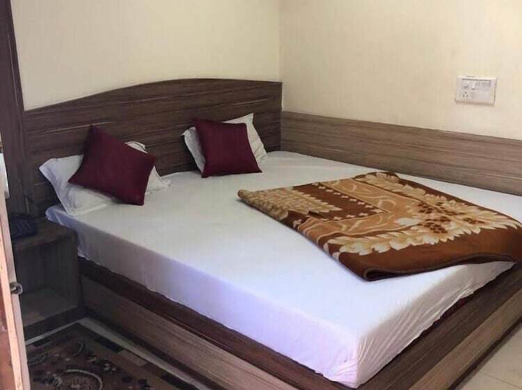 Отель Satpura Safari