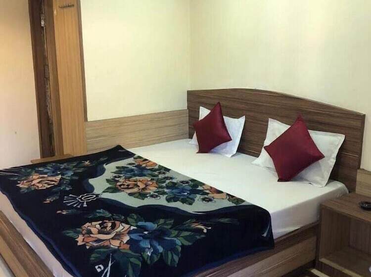 Отель Satpura Safari