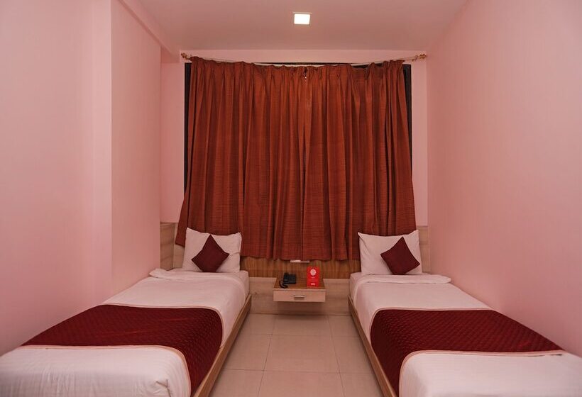 Отель The Neelam Executive By Oyo Rooms