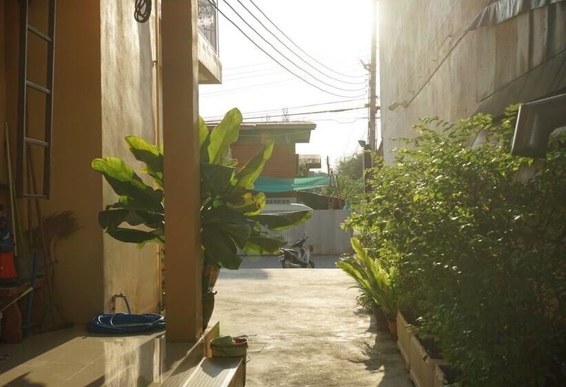 هتل Thonkla Happyhome
