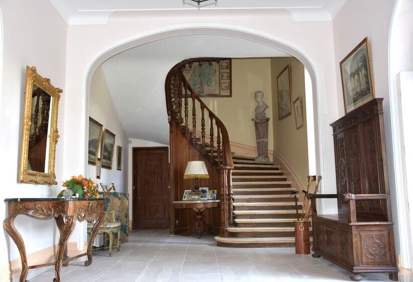 膳宿费 Château De Varambon