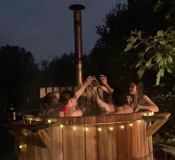مبيت وإفطار Valreley, Chambres Et Table D Hôtes Eco Friendly Avec Bain Nordique Au Sud Du Massif Du Jura