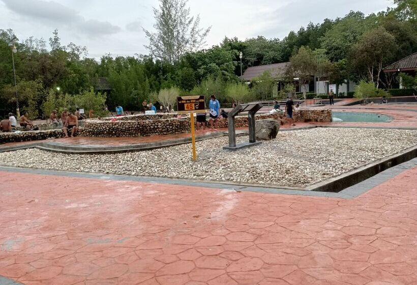 فندق Brown Andaman  Krabi
