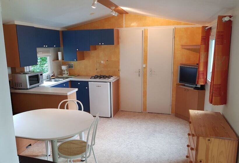 ホテル Camping Les Berges Du Célé