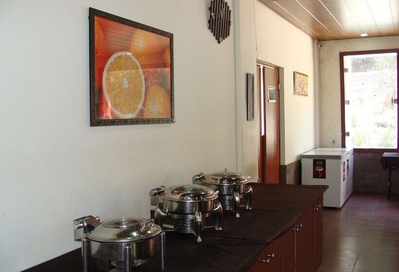 فندق Corbett Mist Resort