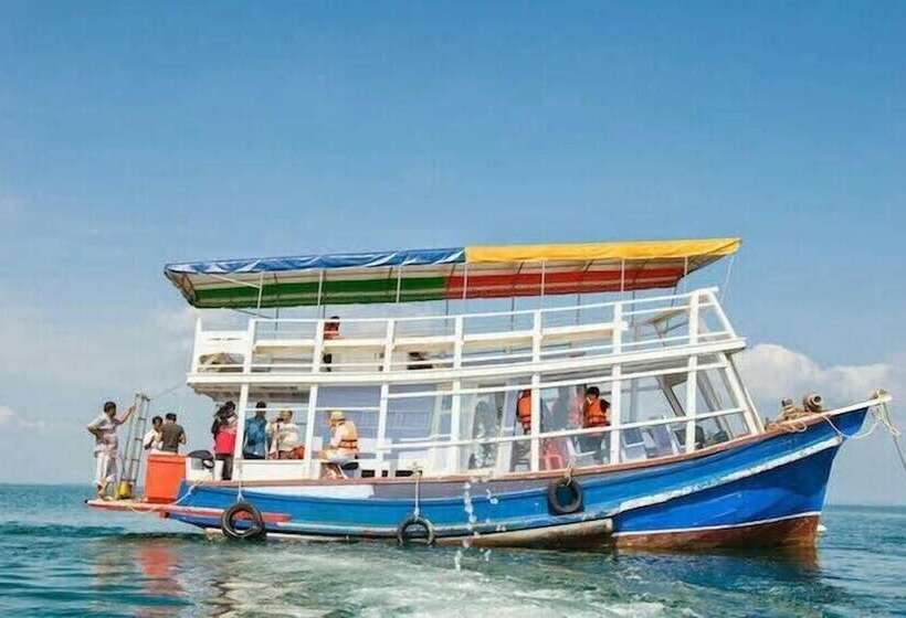 فندق Mantakiri Island Resort Private Island