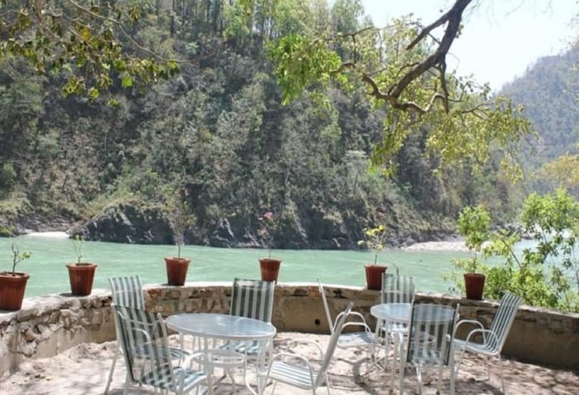 בית מלון כפרי Namami Ganges Resort
