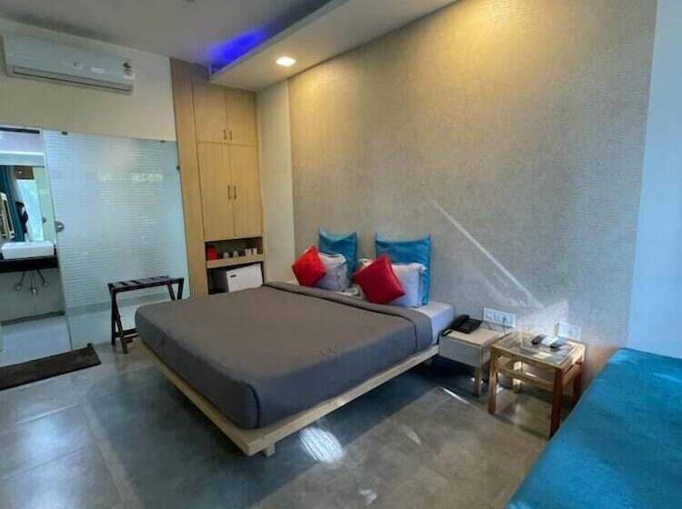 בית מלון כפרי Namami Ganges Resort