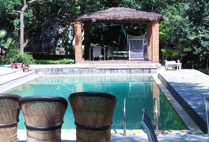 בית מלון כפרי Namami Ganges Resort
