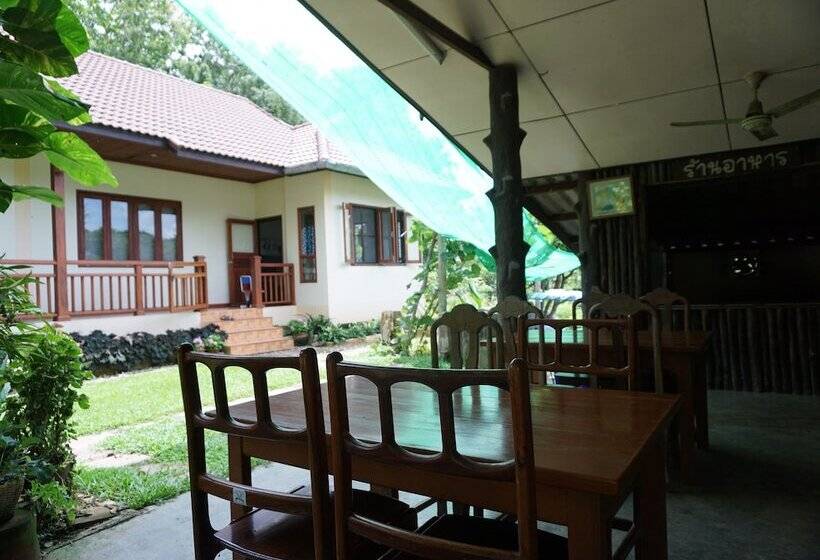 בית מלון כפרי Rai Juthamas Resort