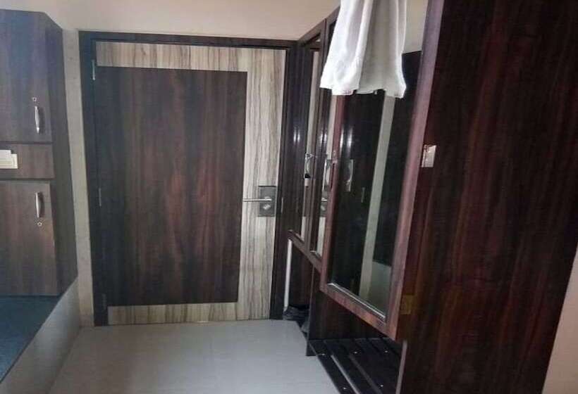 Отель Room Maangta 130 Thane West