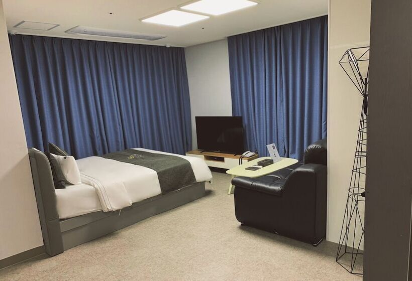 Hotel Shine