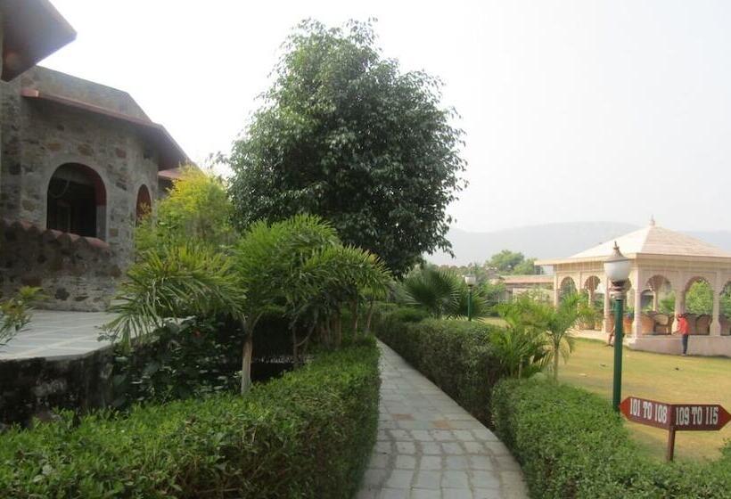 فندق Van Chhavi Resort