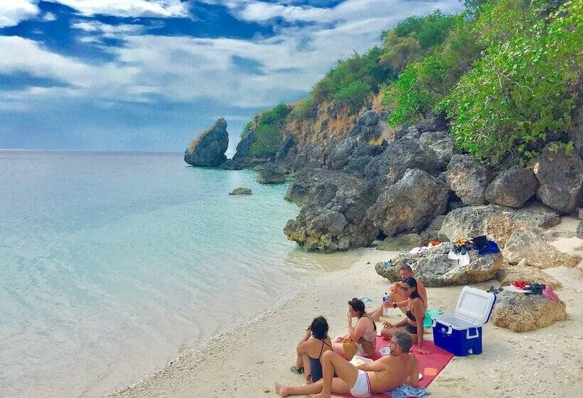 بنسيون Maleo Moyo Seaside Resort