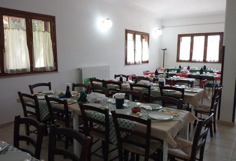 여관 Parco Dei Crisciuni Villaggio Camping