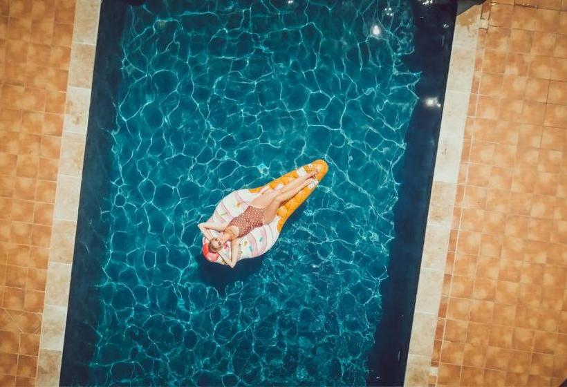 בית מלון כפרי Bastide Avellanne