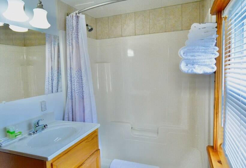 فندق Dewar's Inn On The River