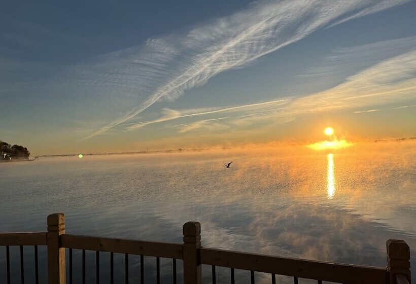 فندق Dewar's Inn On The River