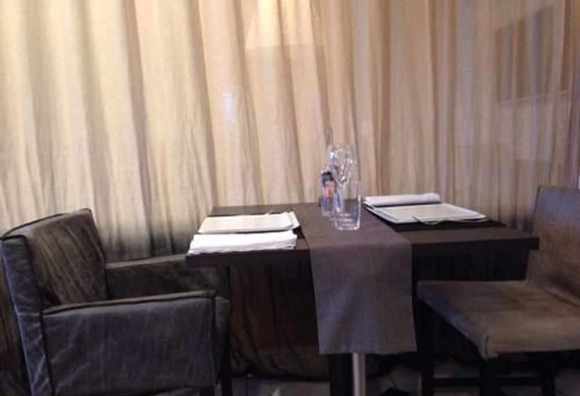 هتل Hôtel Restaurant Besson La Taverne