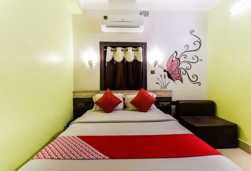 Отель Shantinivas !! 100 Mts From Tarapith Temple !!