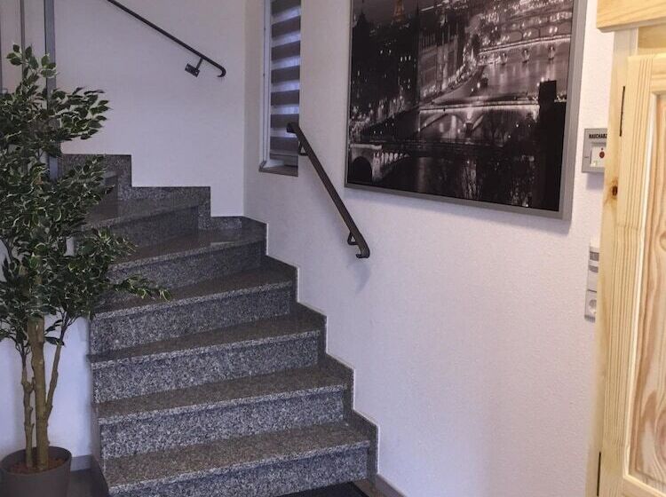 ホテル Zur Dorfschänke